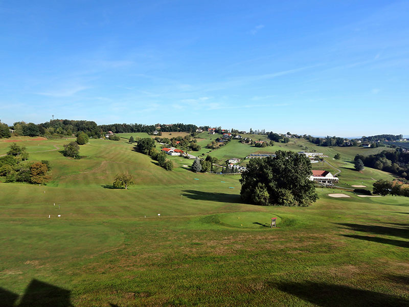 KunstCafe Rooms: Doppelzimmer - Blick zum Golfplatz